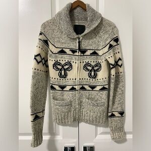 TNA- Aritzia Zip Up Lambswool Sweater
Knit Size Small